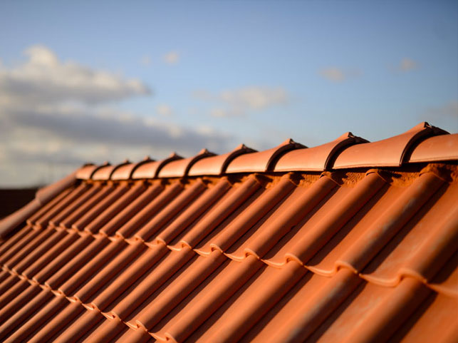 TRAVAUX DE TOITURE : Ardoise, bac acier et tuile. Dépannage urgent de votre toit. Pose faitage dans les Pyrénées-Atlantiques (64) DS TOITURE 64 : Couvreur